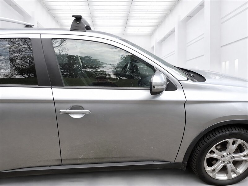 Used 2015 Mitsubishi Outlander SE AWD/4WD image 22