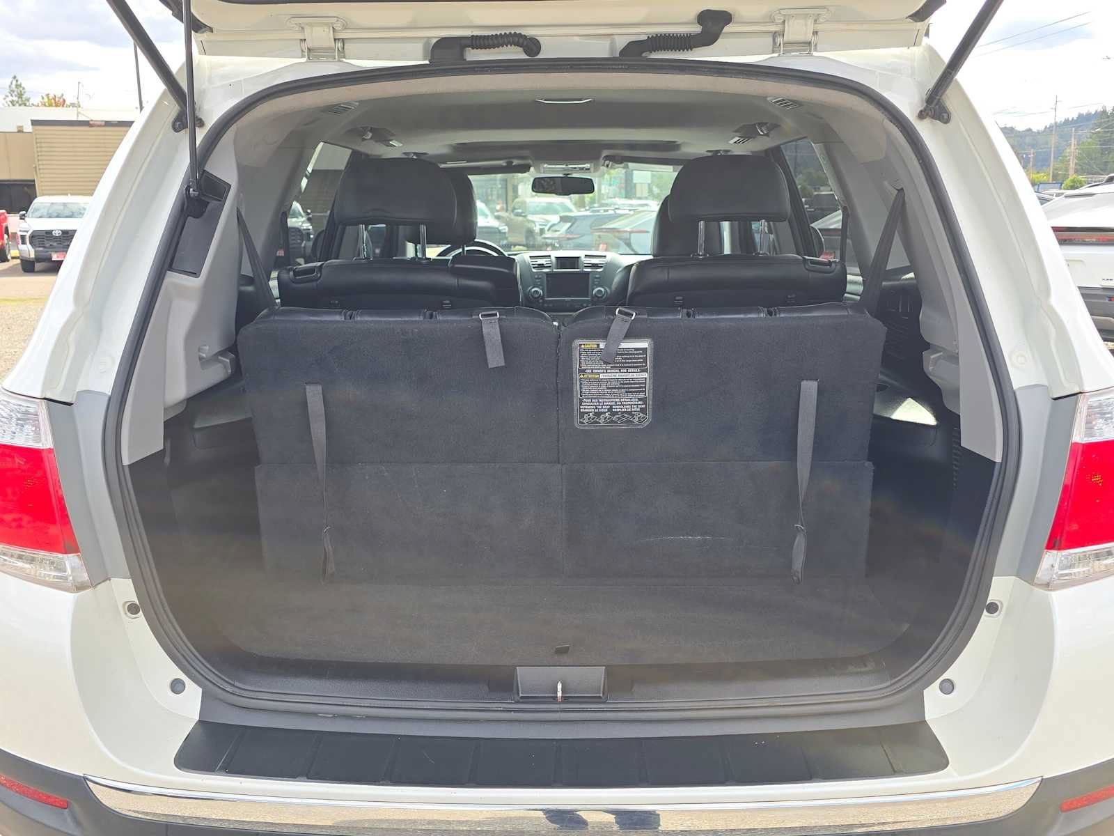 Used 2012 Toyota Highlander SE w/ Tow Pkg AWD/4WD image 14