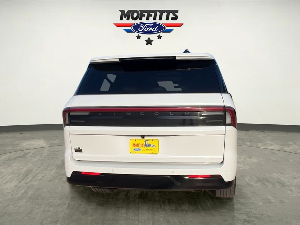 Used 2025 Lincoln Navigator L Reserve AWD/4WD image 4