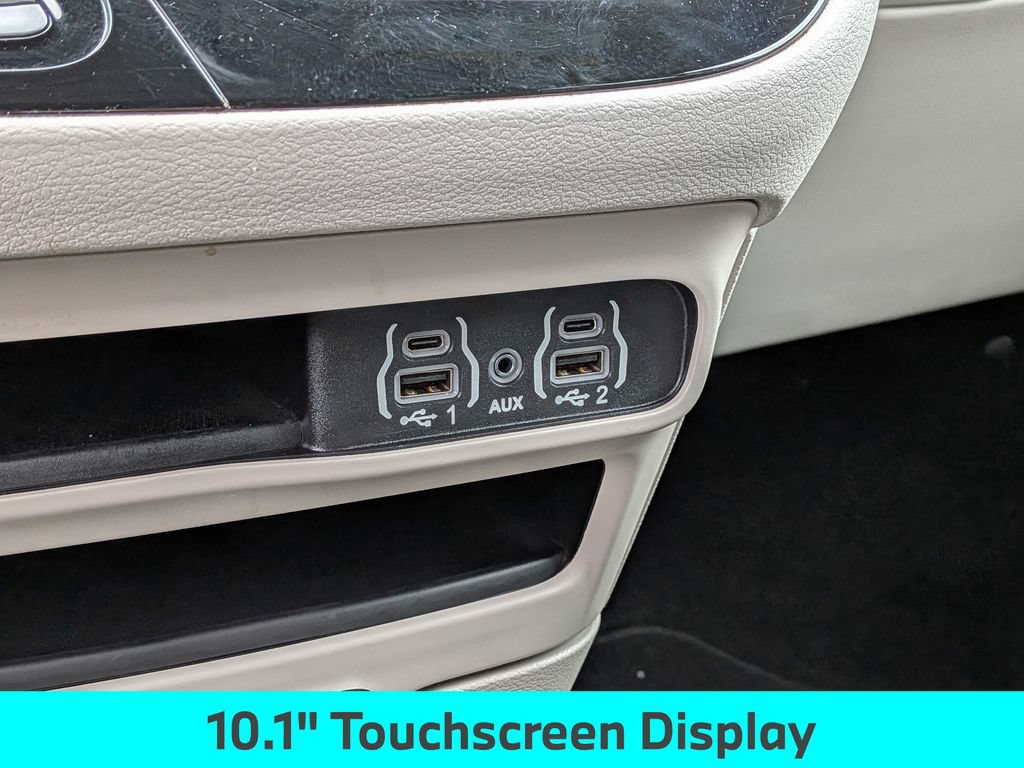 Used 2023 Chrysler Pacifica Touring-L FWD image 32