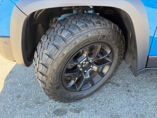 Used 2023 Jeep Cherokee Trailhawk w/ Trailer Tow Group AWD/4WD image 17