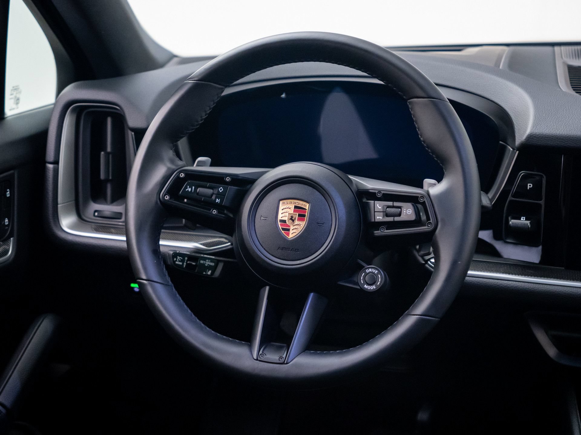Certified 2025 Porsche Cayenne E-Hybrid Coupe AWD/4WD image 12