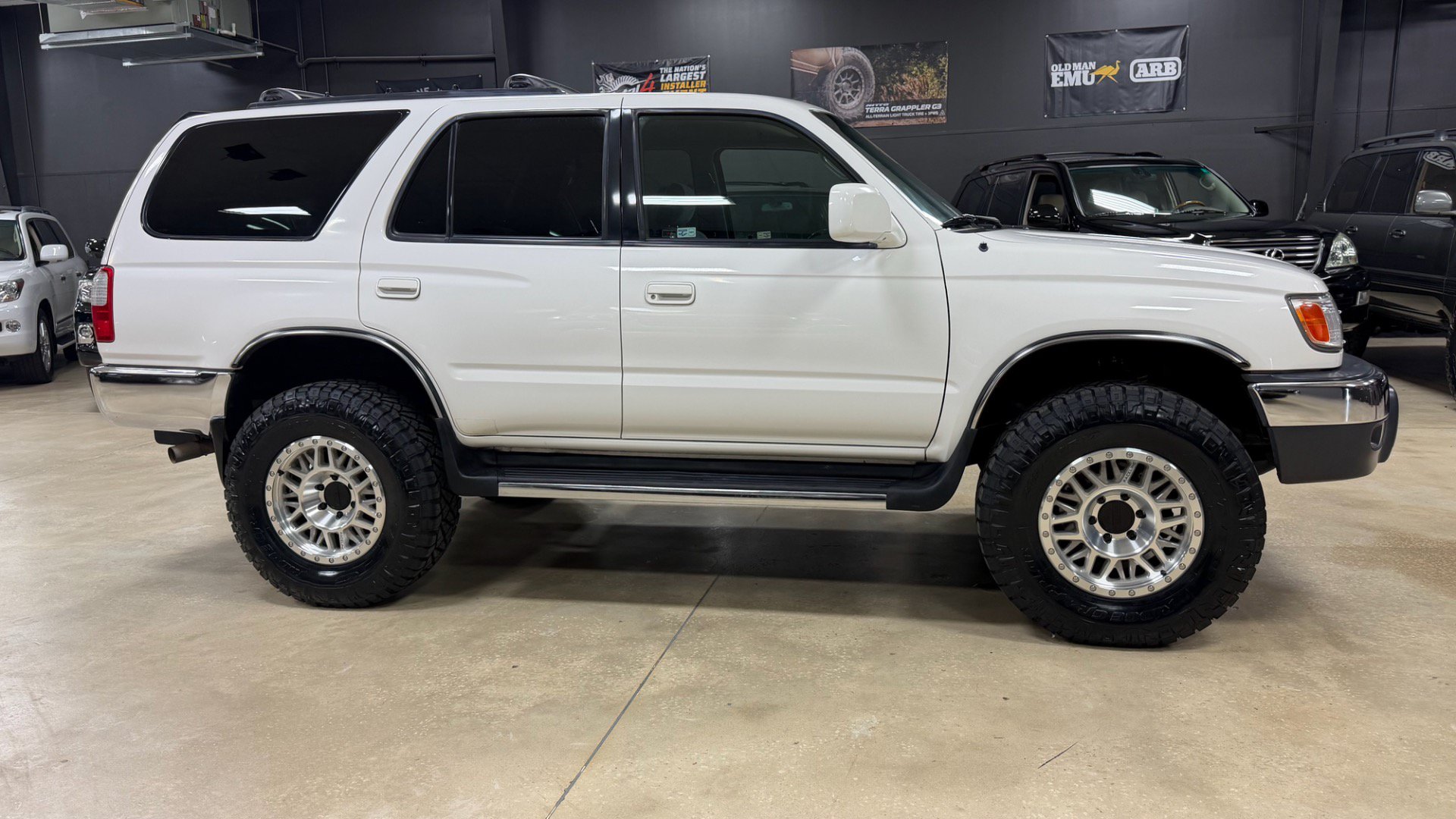 Used 2000 Toyota 4Runner SR5 w/ Upgrade Value Pkg 4 AWD/4WD image 4