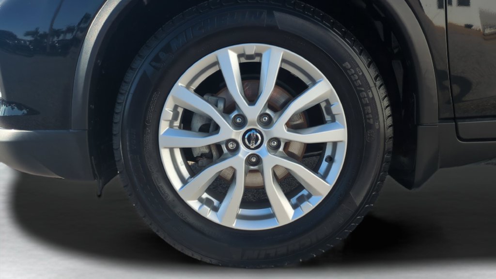 Certified 2018 Nissan Rogue SV w/ Premium Package FWD image 26