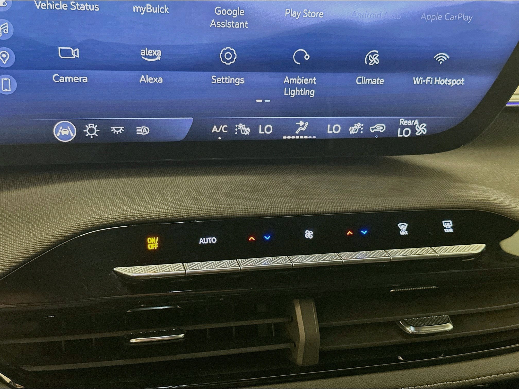 Used 2025 Buick Enclave Preferred AWD/4WD image 24