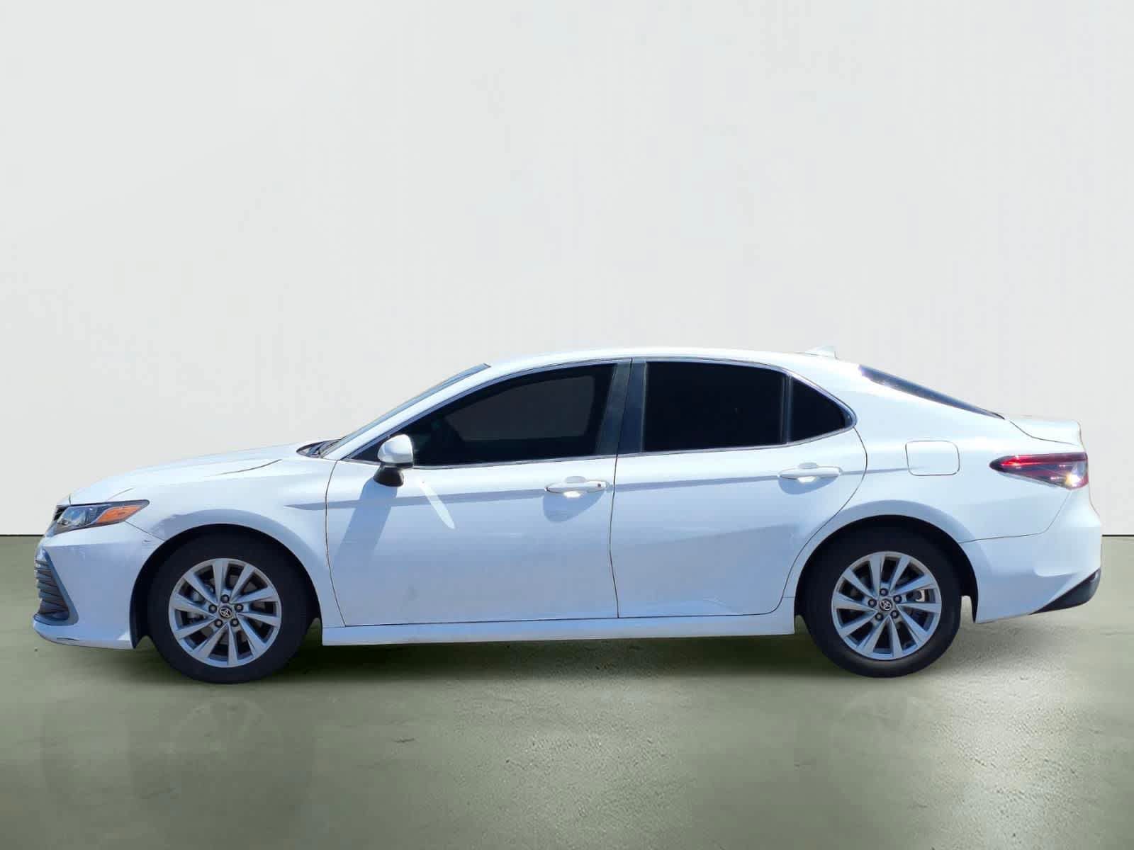 Used 2022 Toyota Camry LE FWD image 4