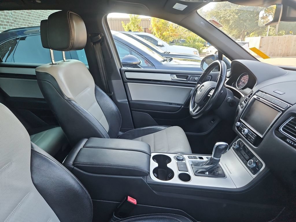 Used 2017 Volkswagen Touareg Wolfsburg Edition AWD/4WD image 8