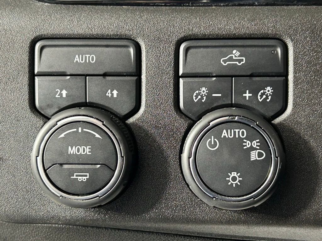 Used 2024 Chevrolet Silverado 1500 LT w/ Leather Package image 28