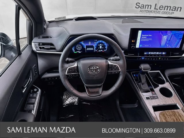 Used 2025 Toyota Sienna Platinum AWD/4WD image 24