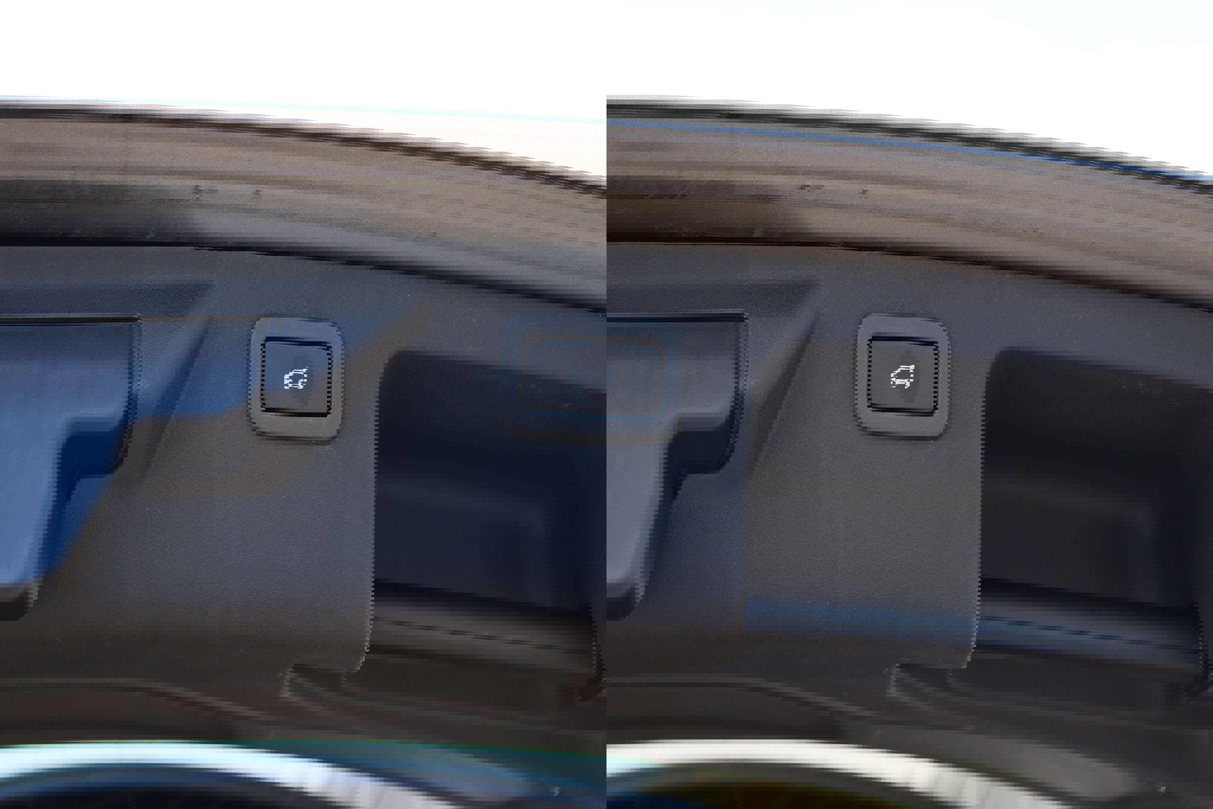 Used 2017 Land Rover Discovery Sport HSE image 17