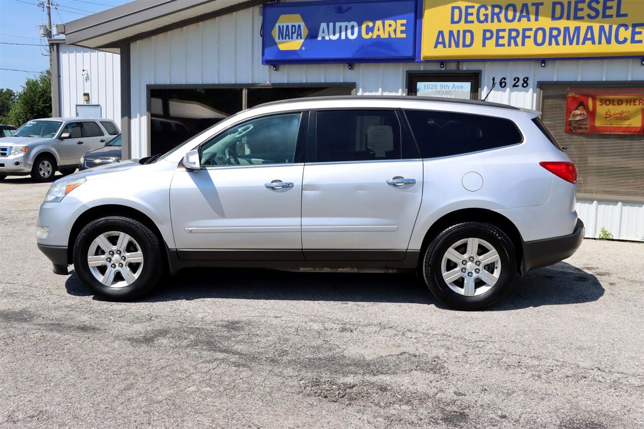 Used 2010 Chevrolet Traverse LT w/ Personal Connectivity Package image 2