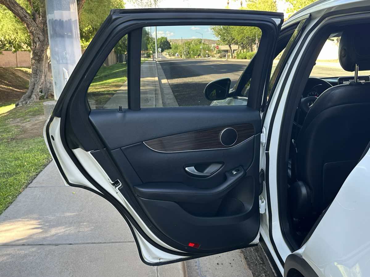 Used 2017 Mercedes-Benz GLC 300 image 38