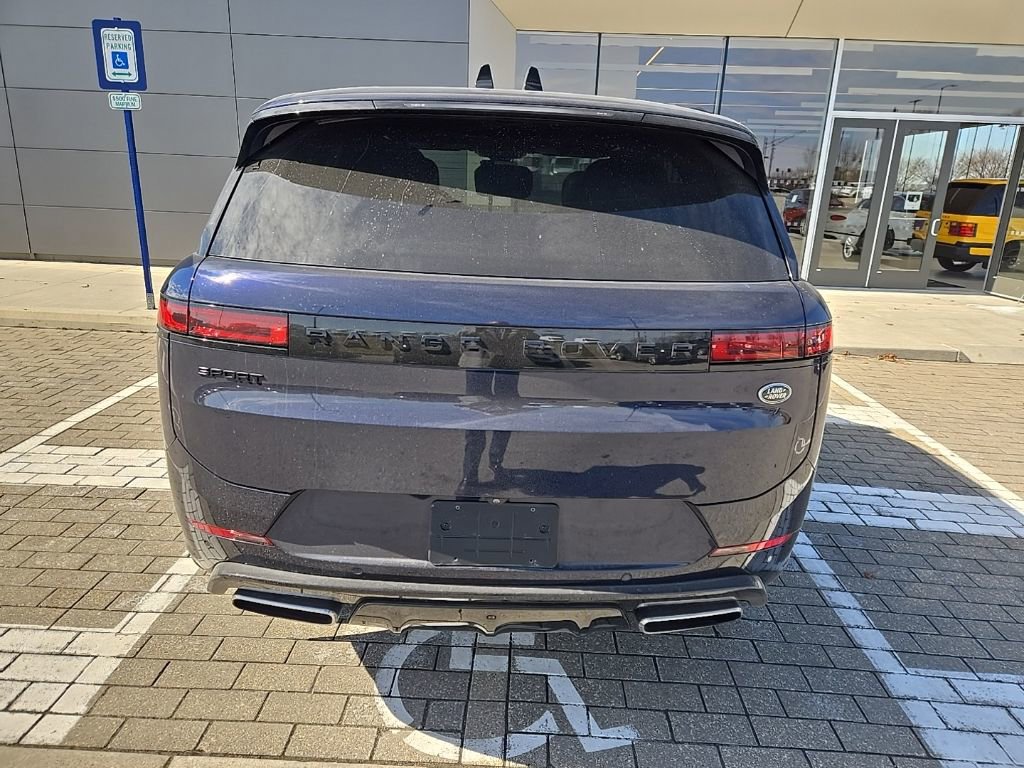 Used 2023 Land Rover Range Rover Sport SE Dynamic image 6