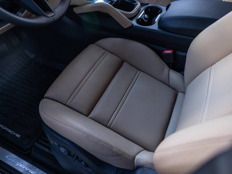 Certified 2026 Porsche Cayenne Coupe AWD/4WD image 30