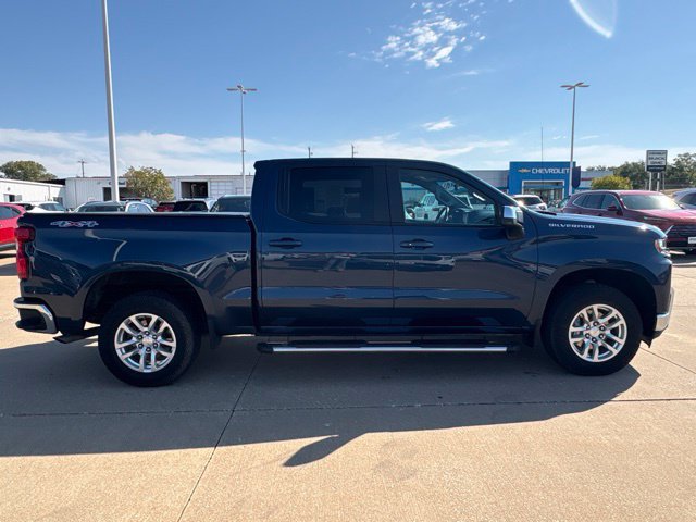 Used 2022 Chevrolet Silverado 1500 LT AWD/4WD image 2