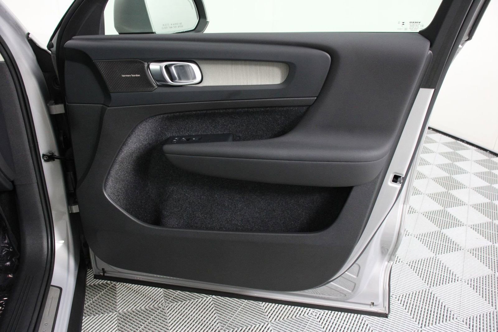 Certified 2023 Volvo XC40 B5 Ultimate w/ Protection Package Premier AWD/4WD image 21