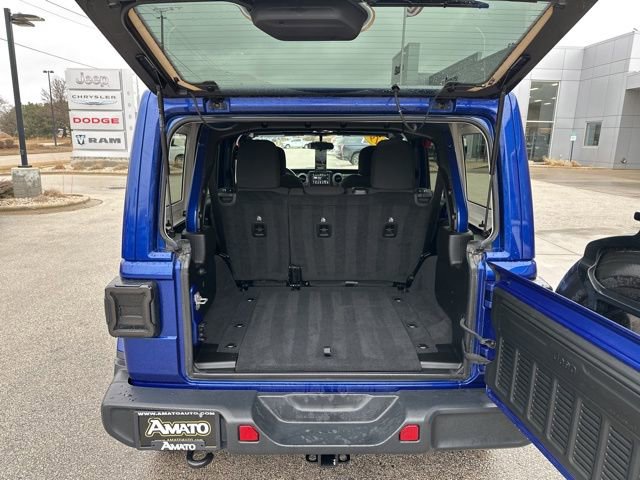 Used 2019 Jeep Wrangler Unlimited Sahara AWD/4WD image 12