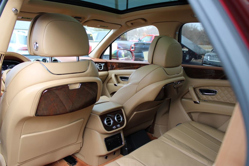 Used 2018 Bentley Bentayga AWD/4WD image 18
