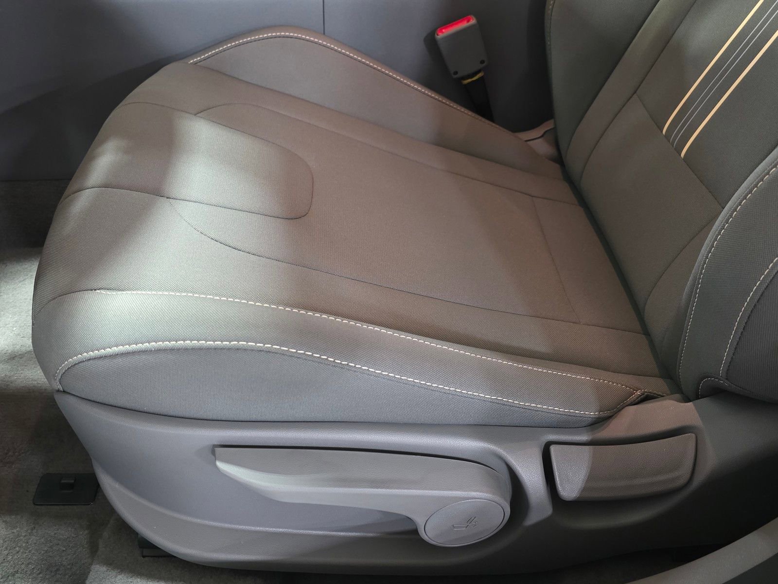 New 2026 Hyundai Elantra Blue FWD image 20