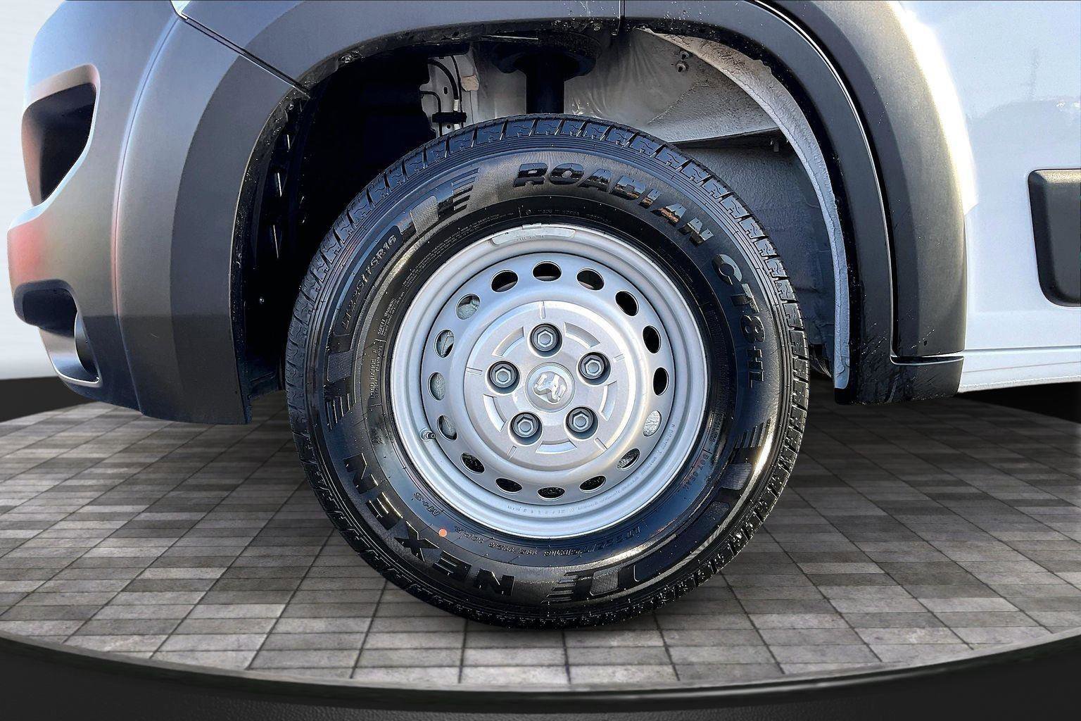 Used 2025 RAM ProMaster 2500 w/ Convenience Group image 10