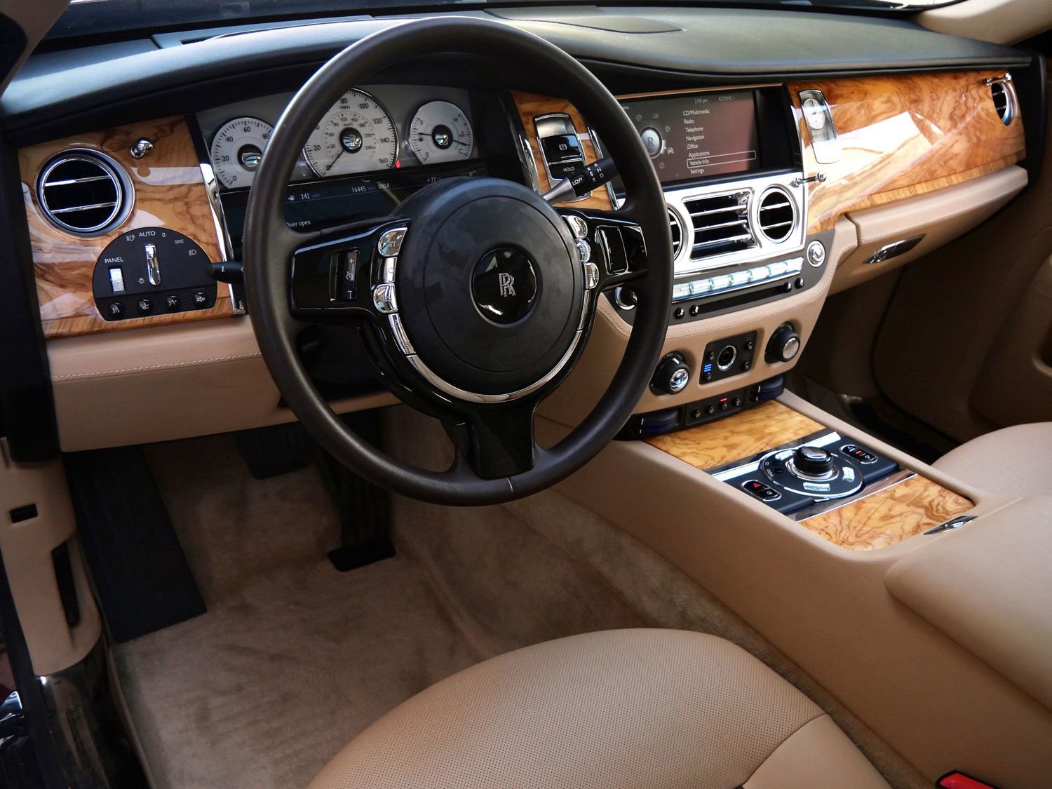 Used 2013 Rolls-Royce Ghost RWD image 19