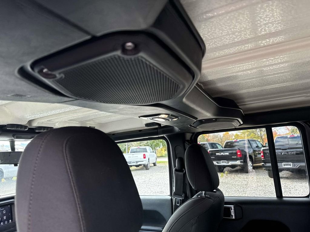 Used 2021 Jeep Wrangler Unlimited Islander image 9
