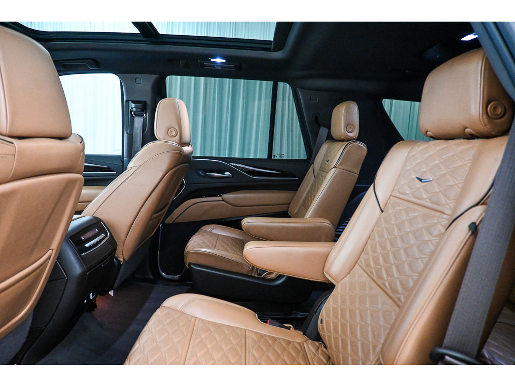 Used 2023 Cadillac Escalade Premium Luxury AWD/4WD image 27