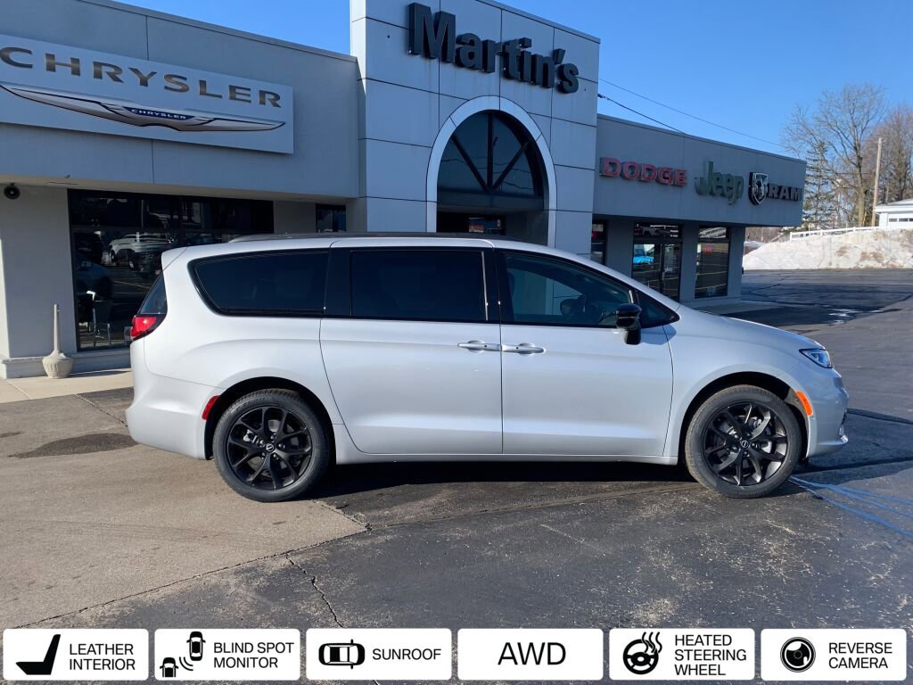 New 2026 Chrysler Pacifica Limited w/ S Appearance Package image 1