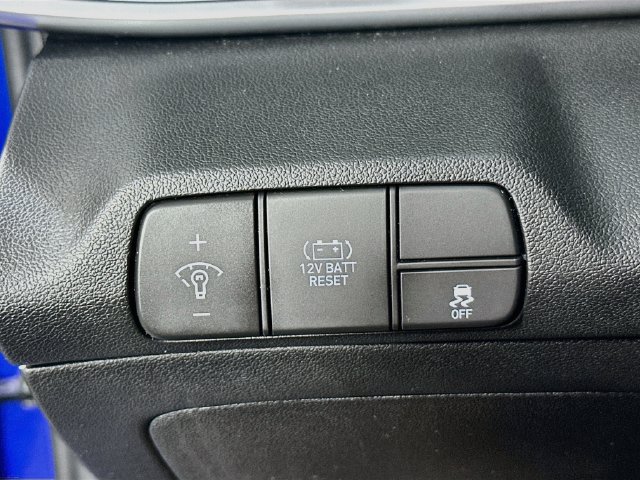 Used 2025 Hyundai Elantra Limited FWD image 26