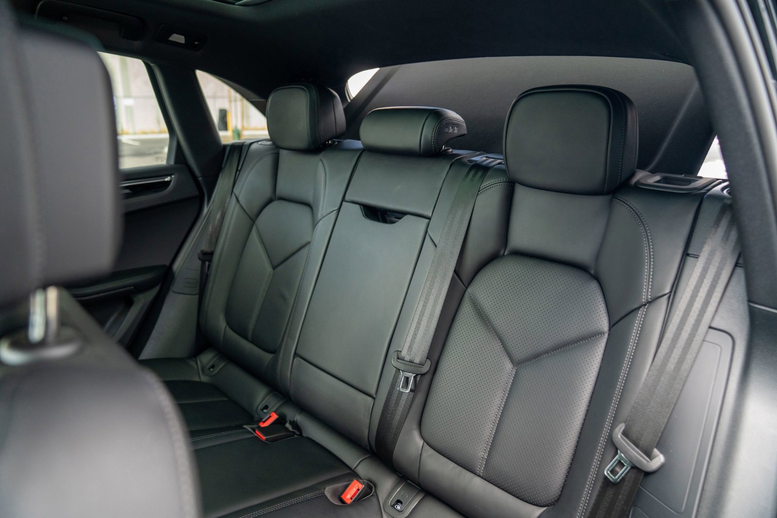 Certified 2025 Porsche Macan image 24