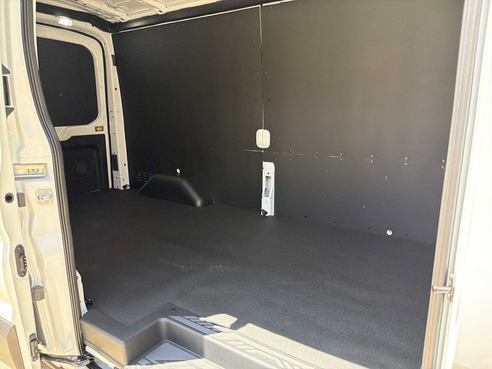 New 2026 Ford Transit 250 148 Medium Roof w/ Load Area Protection Package RWD image 15