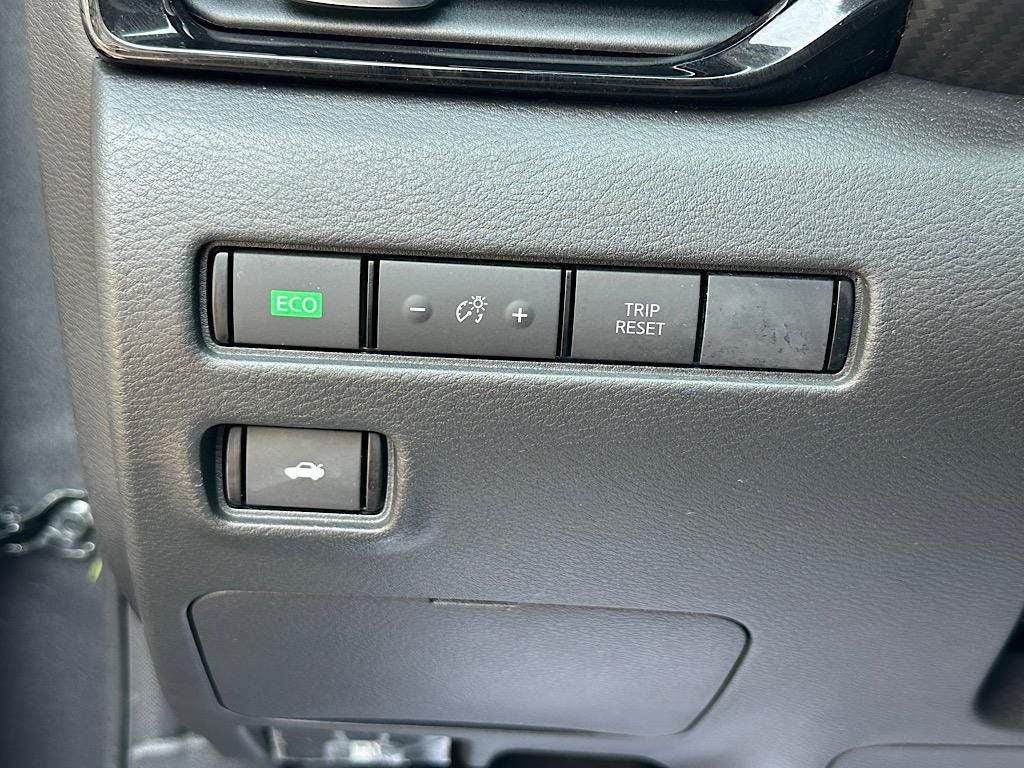 Used 2021 Nissan Sentra SR w/ SR Premium Package FWD image 22
