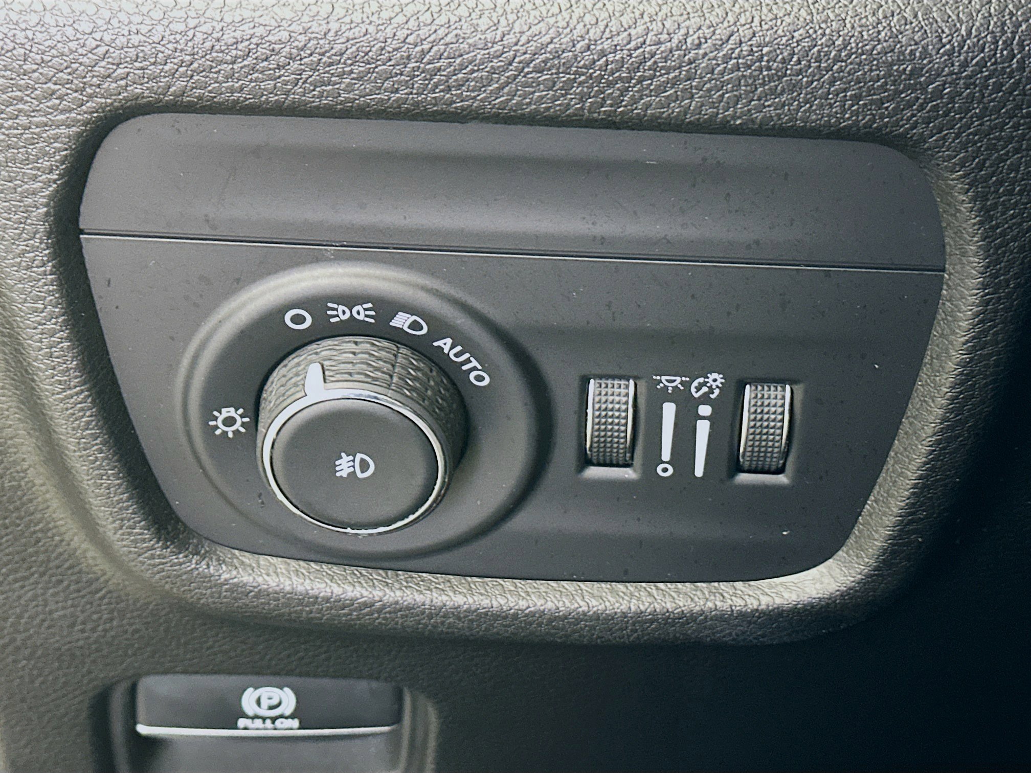 Used 2023 Jeep Grand Cherokee Limited w/ Trailer Tow Prep Group (B) image 17