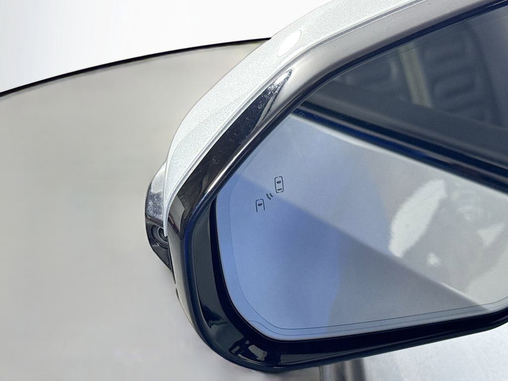 Used 2025 Rivian R1S Adventure image 19