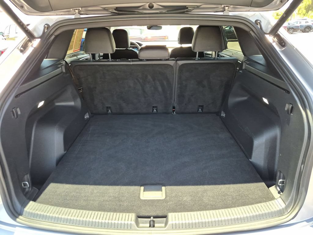 Used 2025 Volkswagen Atlas Cross Sport SE FWD image 29