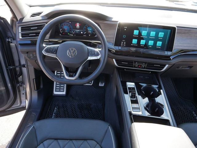 Certified 2025 Volkswagen Atlas SEL Premium R-Line image 22