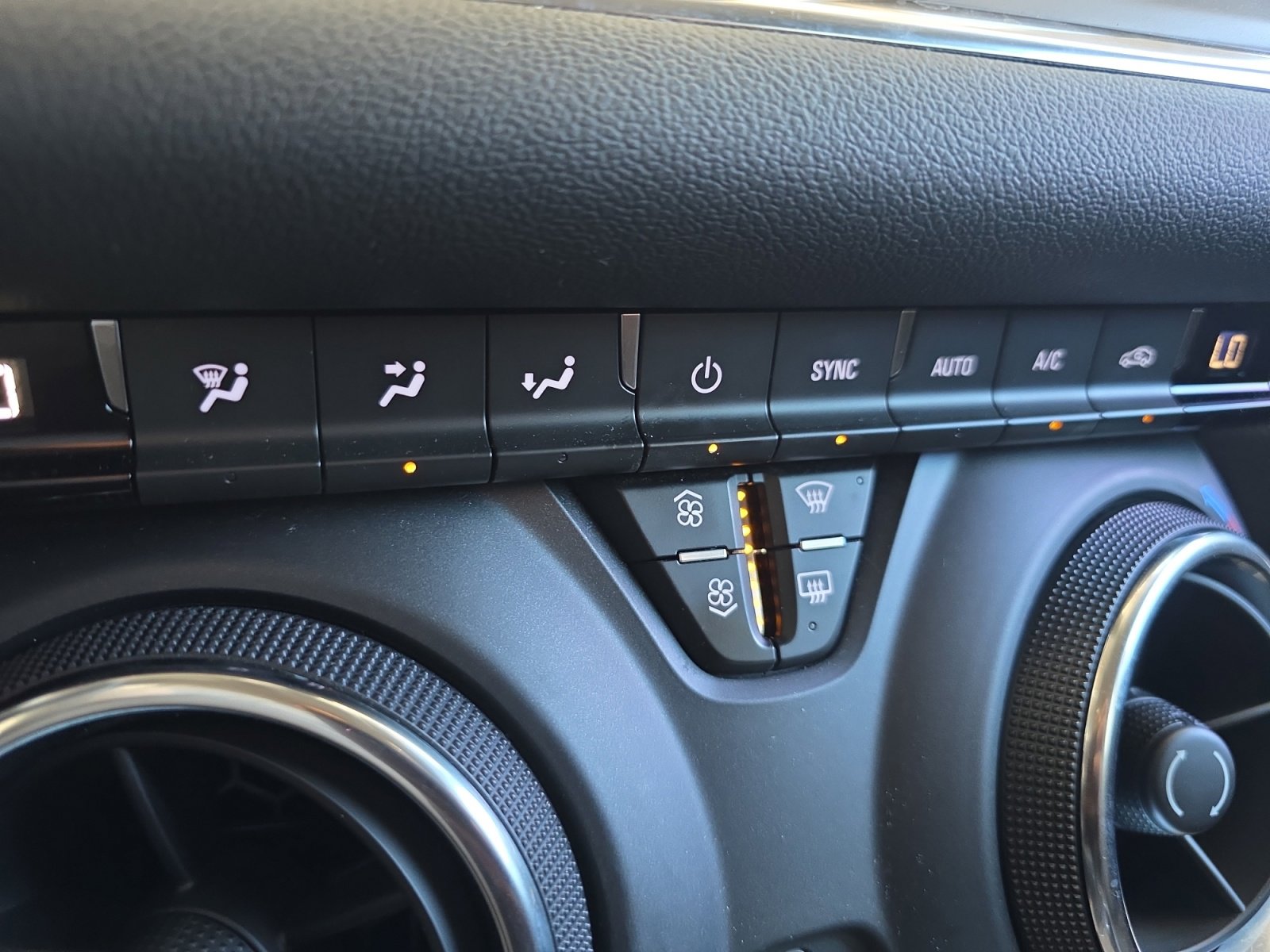 Used 2023 Chevrolet Blazer LT w/ Midnight/Sport Edition FWD image 16