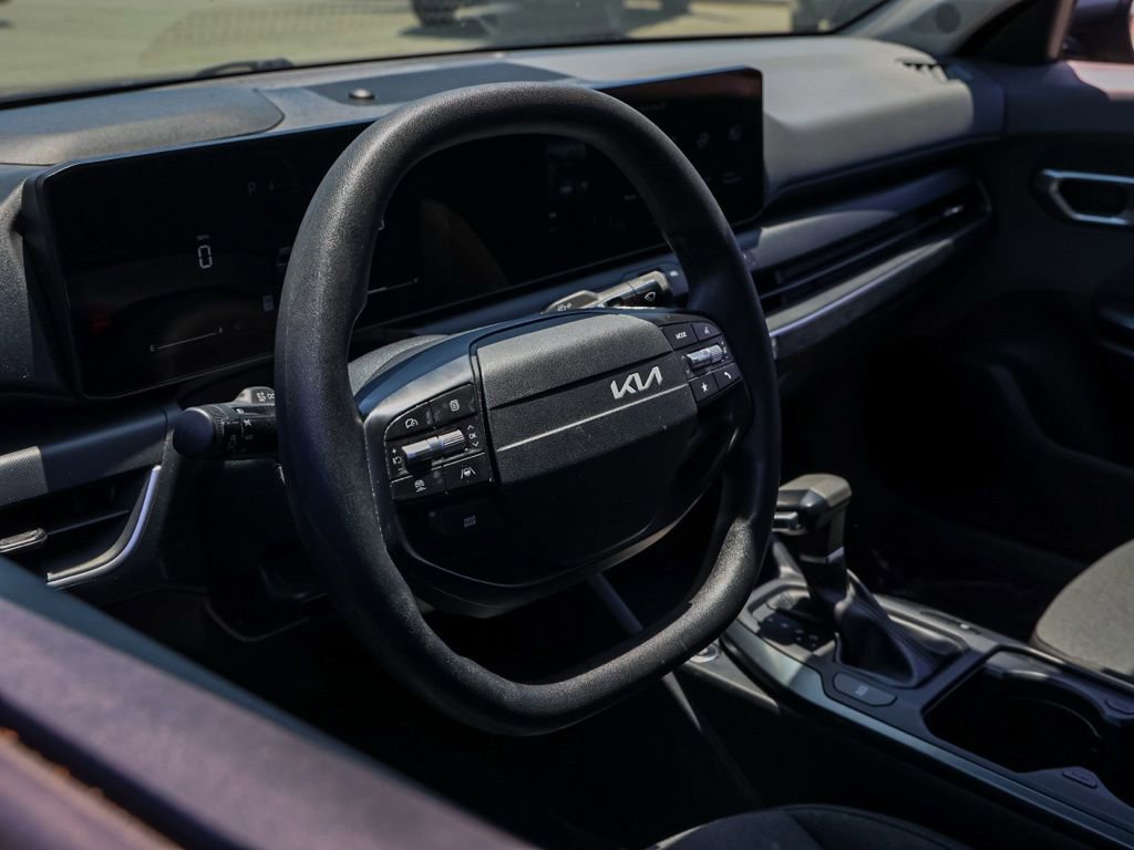Used 2025 Kia K4 FWD image 14