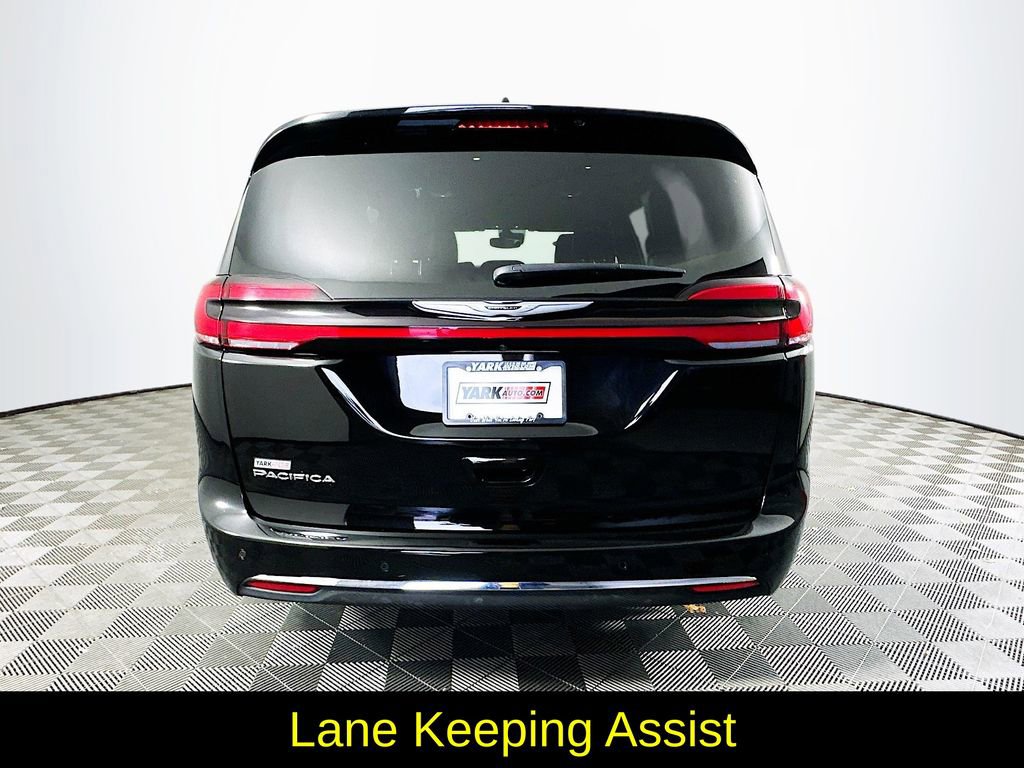 Used 2025 Chrysler Pacifica Select image 9