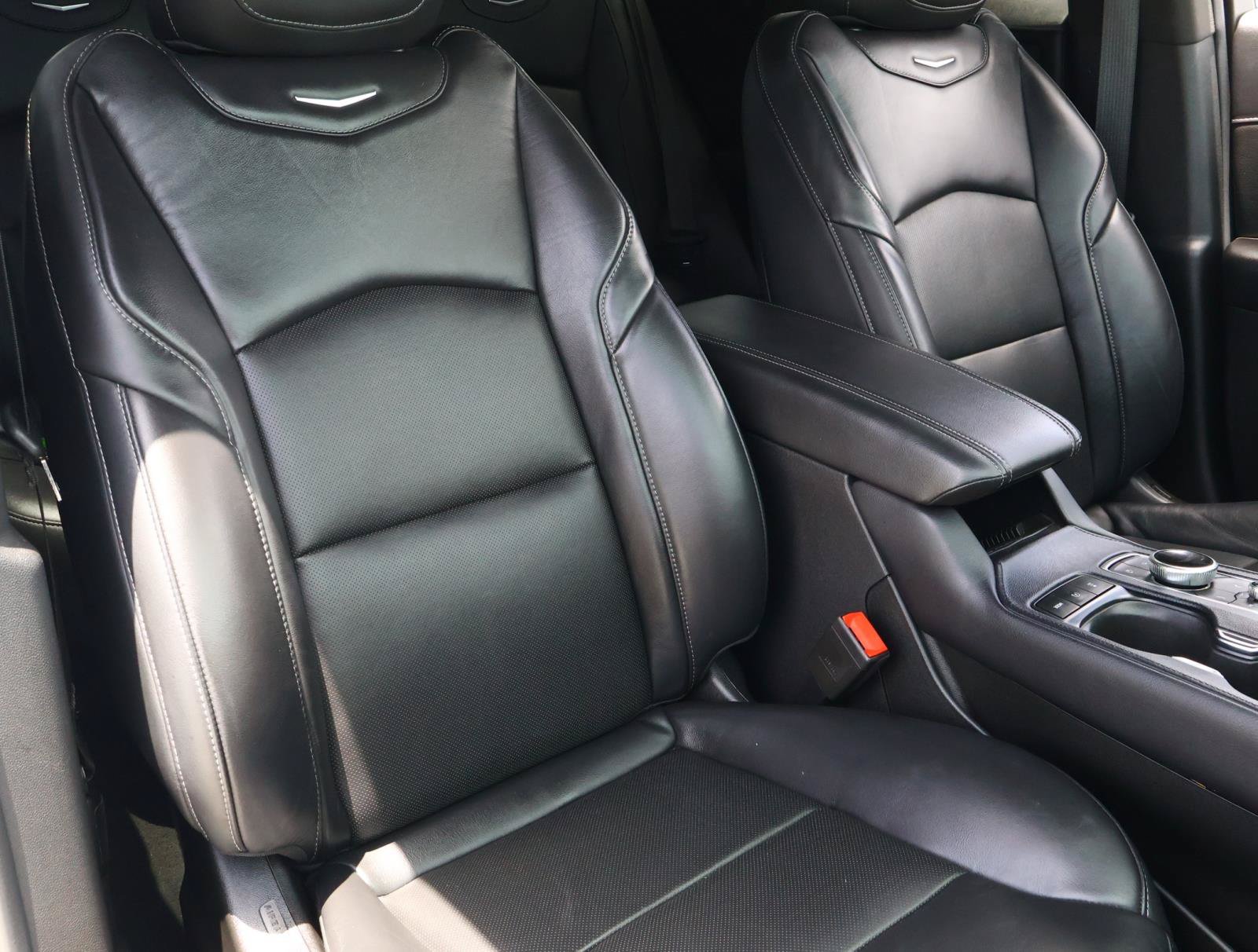 Used 2022 Cadillac XT4 Premium Luxury w/ Technology Package FWD image 23