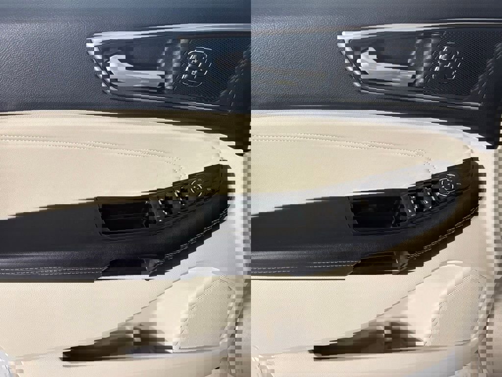 Used 2017 Ford Edge Titanium w/ Equipment Group 301A image 19