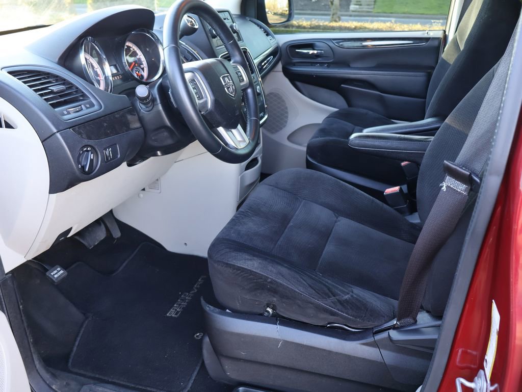 Used 2015 Dodge Grand Caravan American Value Package w/ UConnect Hands-Free Group image 19