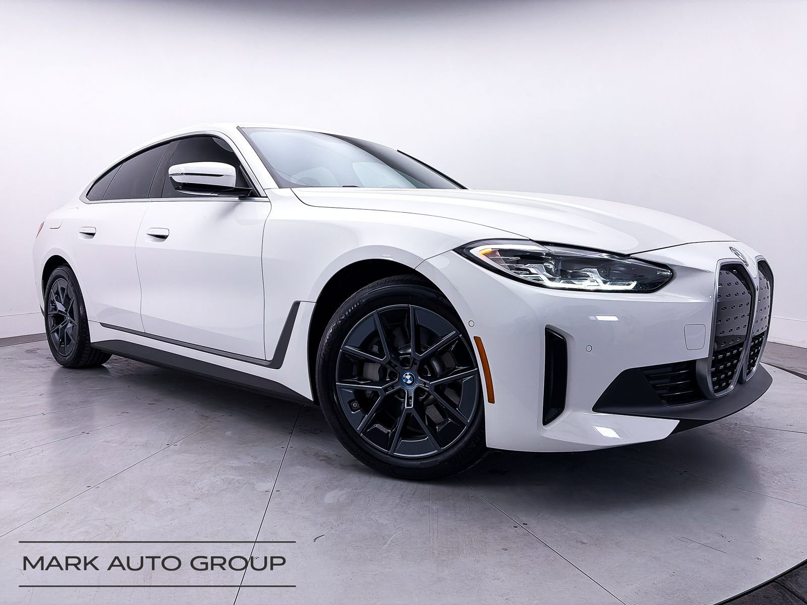 Used 2023 BMW i4 eDrive40 w/ Premium Package RWD image 1