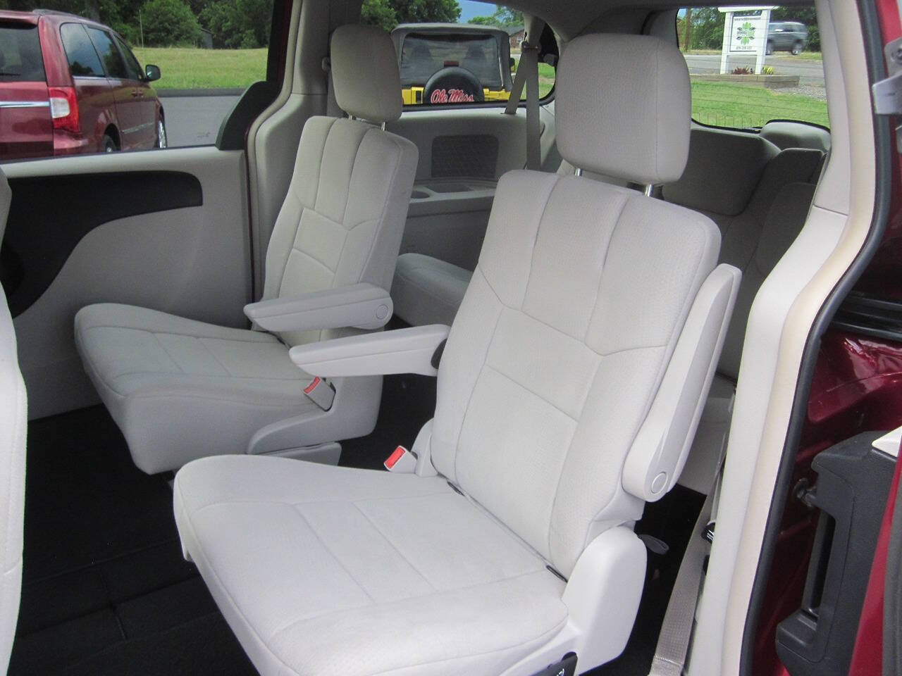 Used 2011 Dodge Grand Caravan Crew w/ Entertainment Group 1 FWD image 12