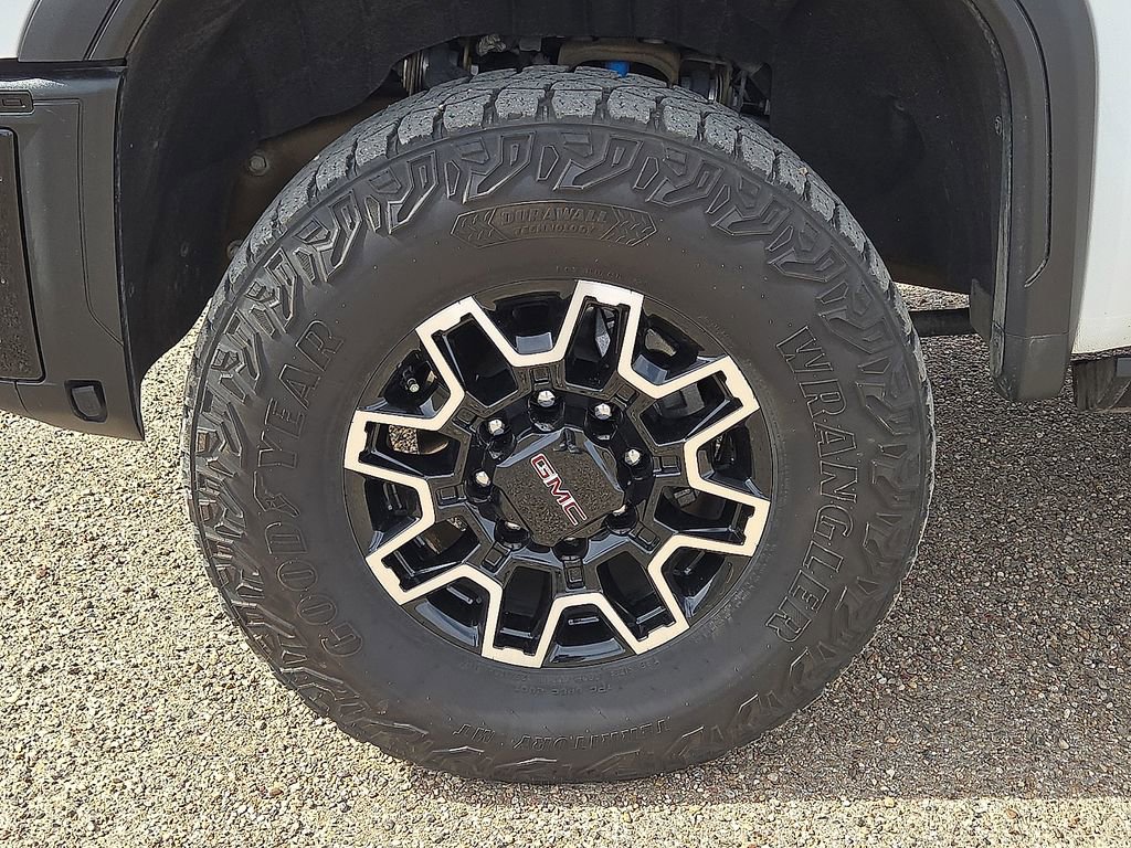 Used 2024 GMC Sierra 2500 AT4X image 11