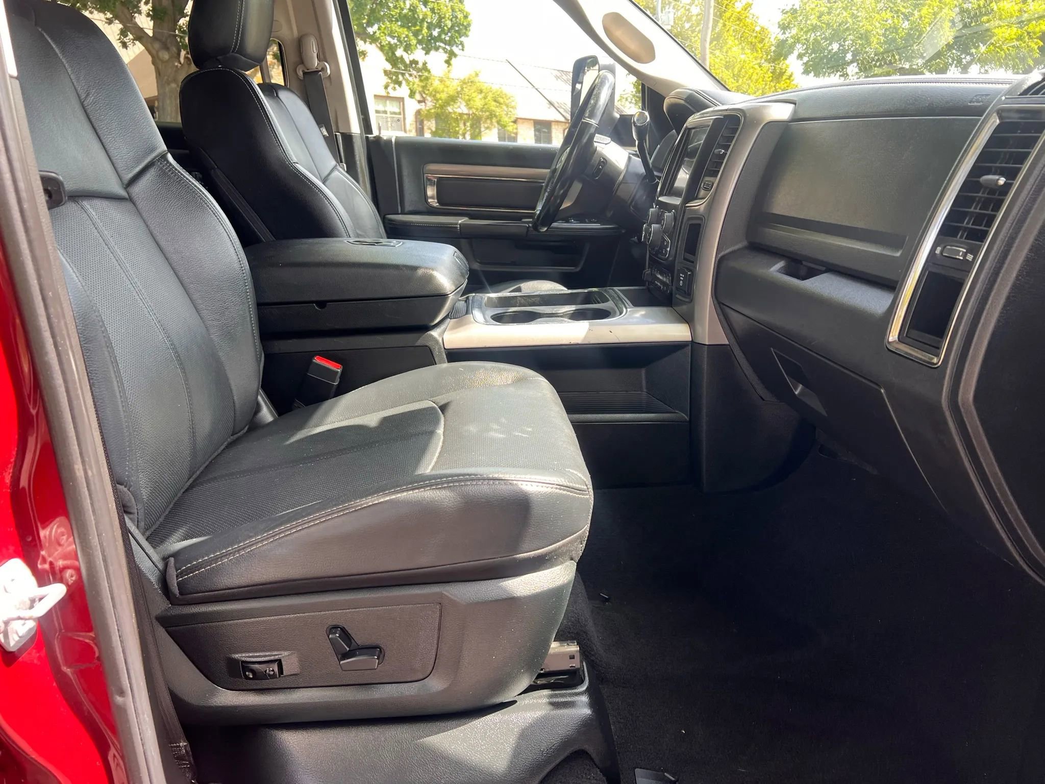 Used 2018 RAM 2500 Laramie w/ Sport Appearance Group image 14