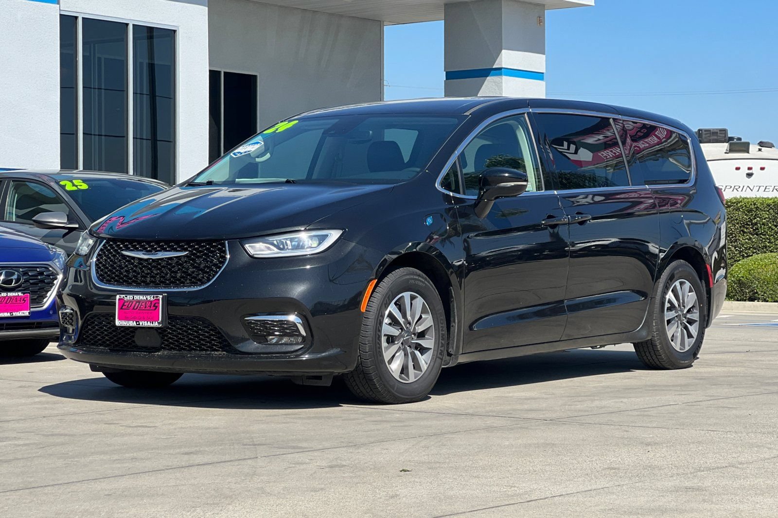 Used 2024 Chrysler Pacifica Limited FWD image 9