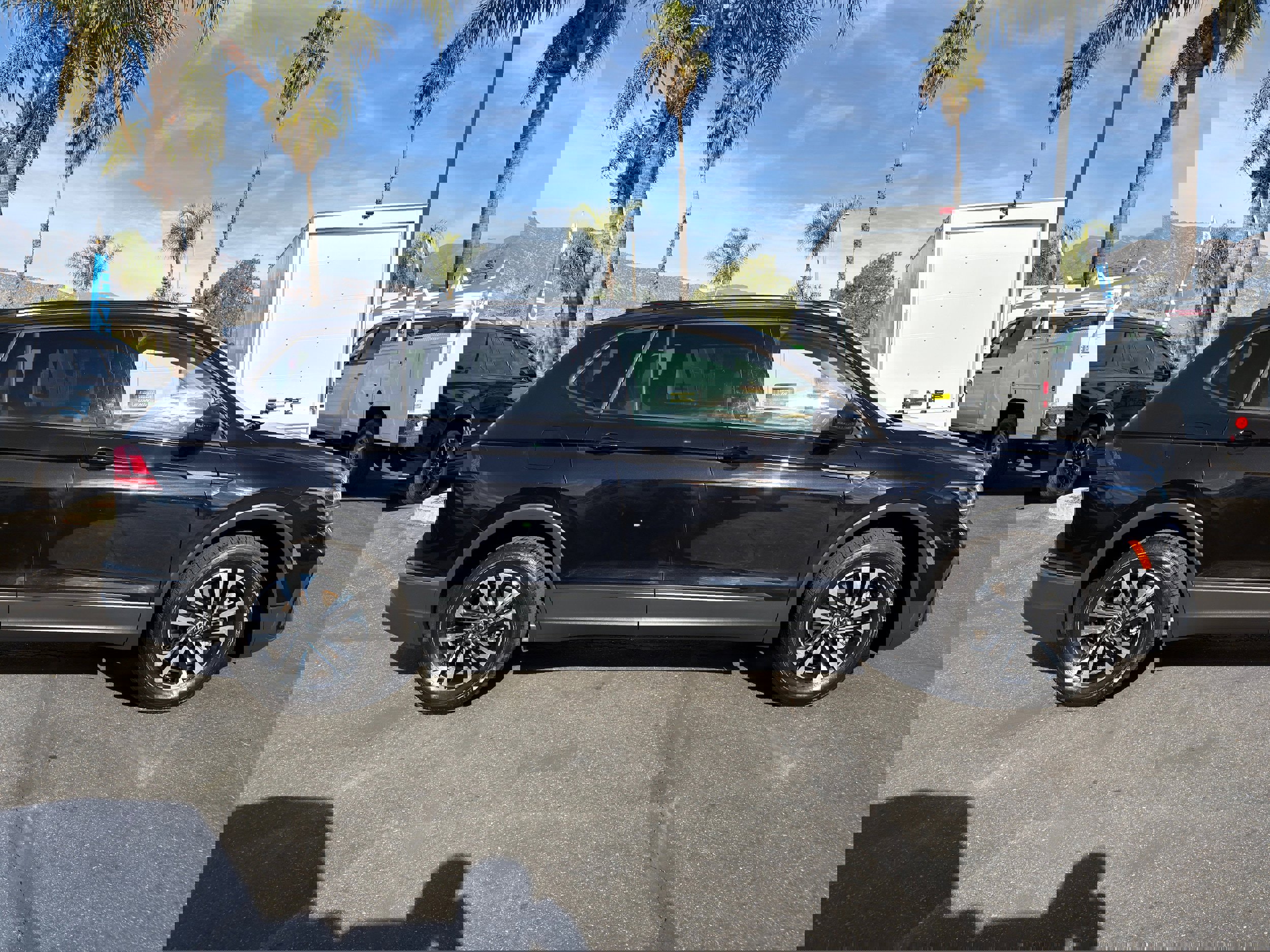 Used 2024 Volkswagen Tiguan S image 9