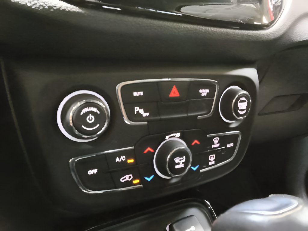 Used 2020 Jeep Compass Latitude FWD image 24