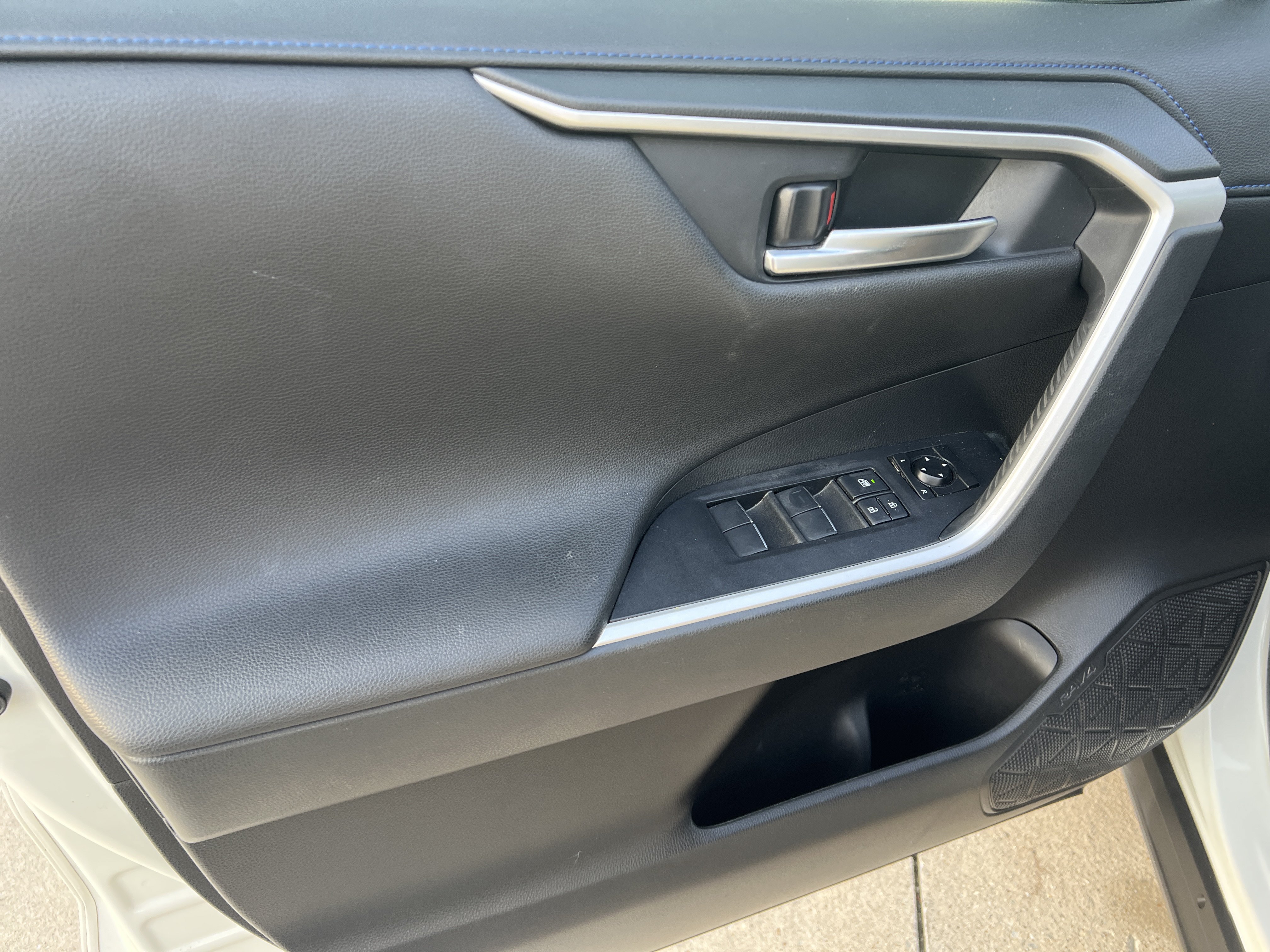 Used 2020 Toyota RAV4 XSE AWD/4WD image 12